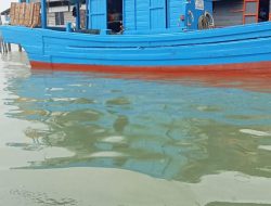 Kapal Pukat Trawl Milik AH Diduga Bebas Beroperasi di Perairan Lingga, Gunakan Kren untuk Tarik Jaring
