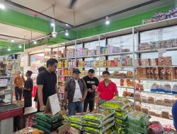 Satreskrim Polres Bintan Cek Harga dan Kualitas Beras di Toko Retail, Stok Aman hingga Tiga Bulan
