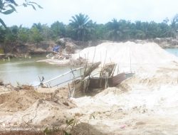 Truk Fuso Pengangkut Pasir Diduga Ilegal dari Malang Rapat Resahkan Warga Teluk Bakau
