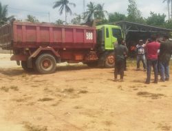 Warga Kawal Gunung Kijang Stop Truk Tronton Jenis Dragon Yang Berpotensi Rusak Jalan dan Jembatan