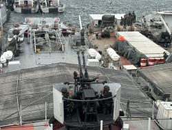 “Siaga Tempur! KRI Teluk Sibolga-536 Latihan Hadapi Serangan Udara di Jakarta”