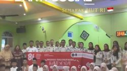 Staf kantor Imigrasi Kelas I Tanjungpinang saat bersama anak Panti asuhan Ummi Al-Fitrah kota Tanjungpinang