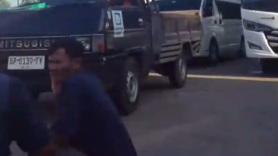 Ngantri Mengular, Sopir Truk Keluhkan Sulitnya Isi Solar di SPBU Bintan Utara
