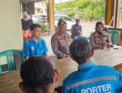 Jumat Berkah, Polsek KKP Tanjungpinang Bangun Sinergi Bersama Ojek dan Poter 